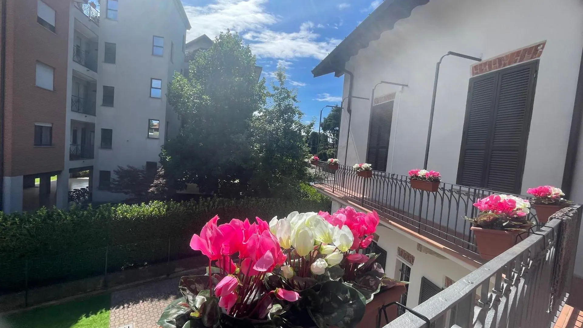 Villa Simona Malpensa 갈라라테